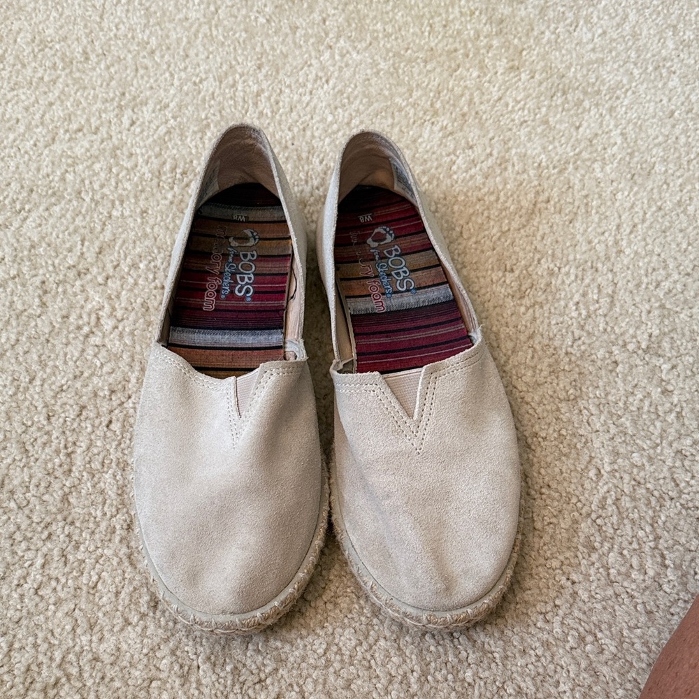 BOBS from Skechers women’s size 8 Cream suede Slip-On Espadrille